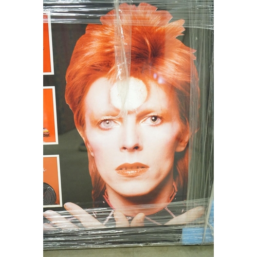 1037 - Memorabilia / Autograph - Framed and glazed display featuring a signed David Bowie picture.  Frame m... 