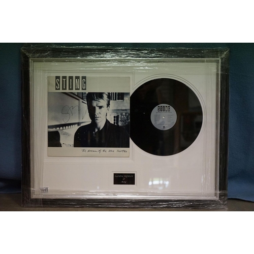 1045 - Memorabilia & Autograph - Framed and glazed presentation featuring a copy of The Dream Of Blue Turtl... 