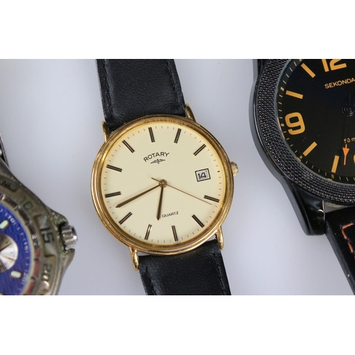 236 - A small collection of three gents watches to include Sekonda, Rotary and Fossil examples.
