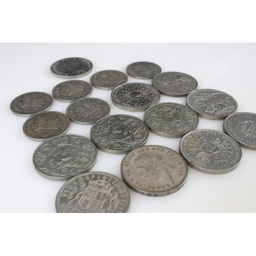 179 - A collection of British half crown and full crown coins to include silver and commemorative examples... 