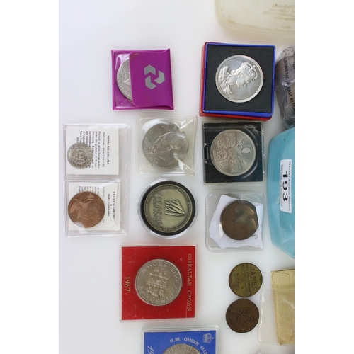 193 - A small collection of mainly British coins to include King George III Cartwheel twopence, Georgian f... 