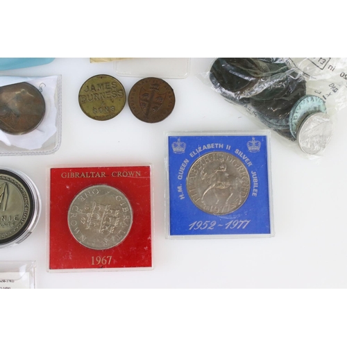 193 - A small collection of mainly British coins to include King George III Cartwheel twopence, Georgian f... 