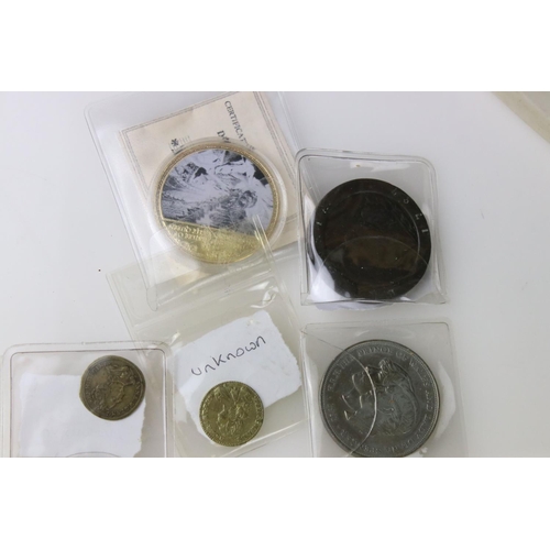 193 - A small collection of mainly British coins to include King George III Cartwheel twopence, Georgian f... 