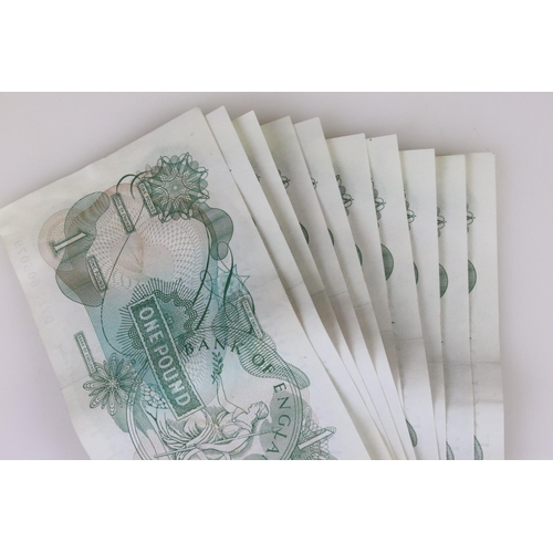 52 - A collection of ten Bank of England One Pound uncirculated banknotes, a complete ten note number run... 