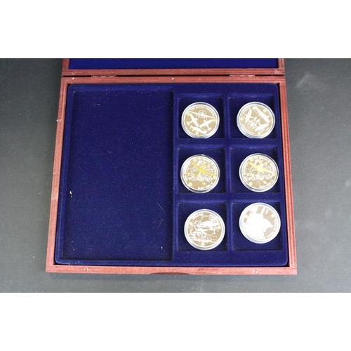 213 - A collection of mixed commemorative and collectors coin sets to include The 1947 Royal Wedding prest... 