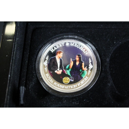 213 - A collection of mixed commemorative and collectors coin sets to include The 1947 Royal Wedding prest... 