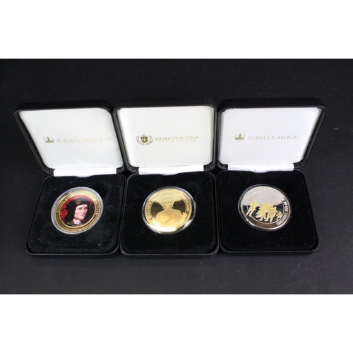 213 - A collection of mixed commemorative and collectors coin sets to include The 1947 Royal Wedding prest... 