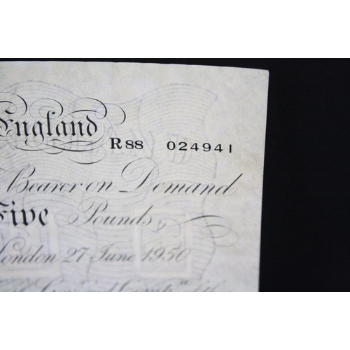 122 - A British Bank of England white Five Pound Banknote, serial No.R88 024941, Dated 27th June 1950.