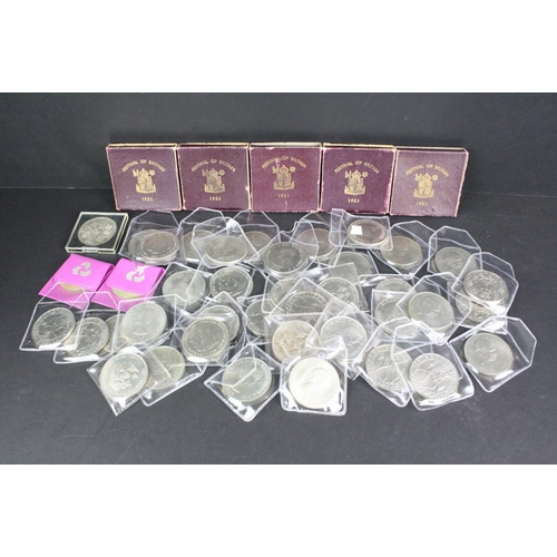 79 - A large collection of British commemorative crown coins.