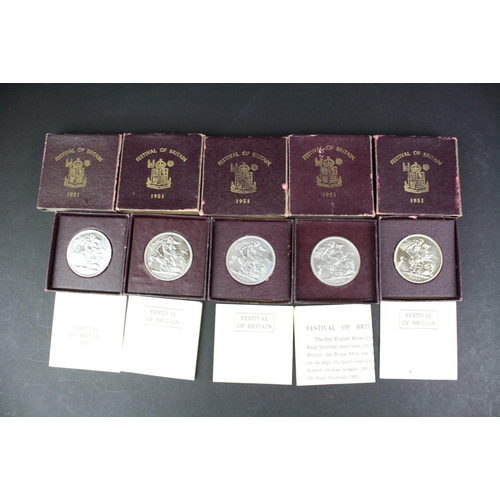 79 - A large collection of British commemorative crown coins.