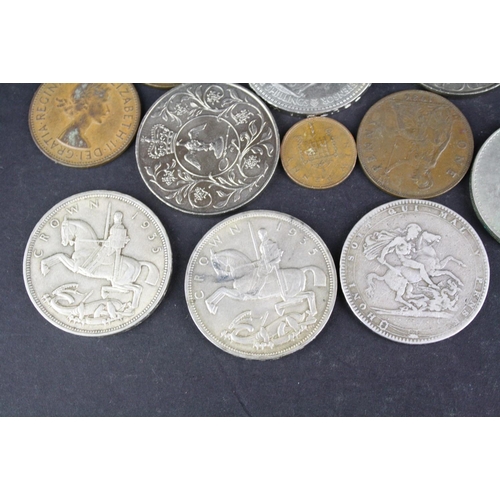 96 - A small collection of British pre decimal and commemorative coins to include Queen Victoria and King... 