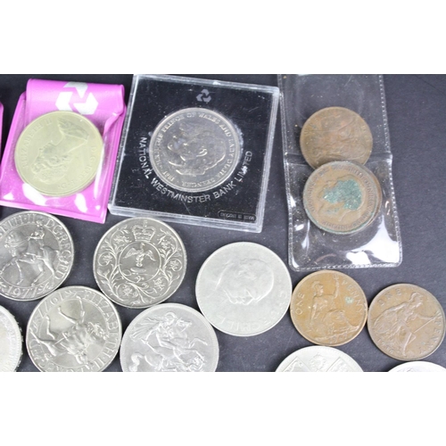 96 - A small collection of British pre decimal and commemorative coins to include Queen Victoria and King... 