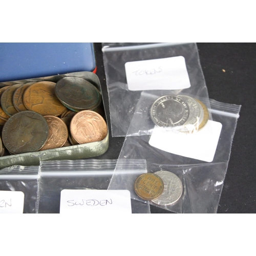 136 - A small collection of British decimal and pre decimal coins together with a small quantity of foreig... 