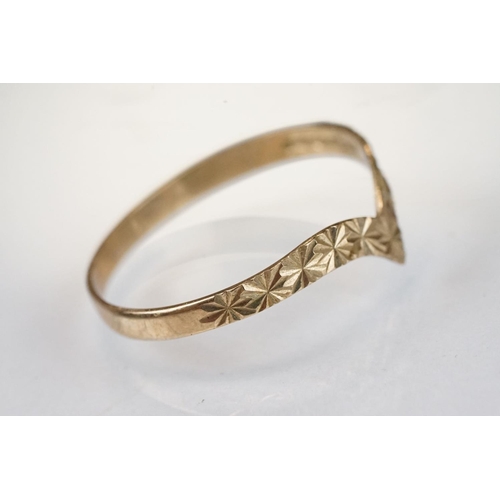 107 - Three 9ct yellow gold dress rings, comprising a diamond three tier cluster ring, ring size P½; a pea... 