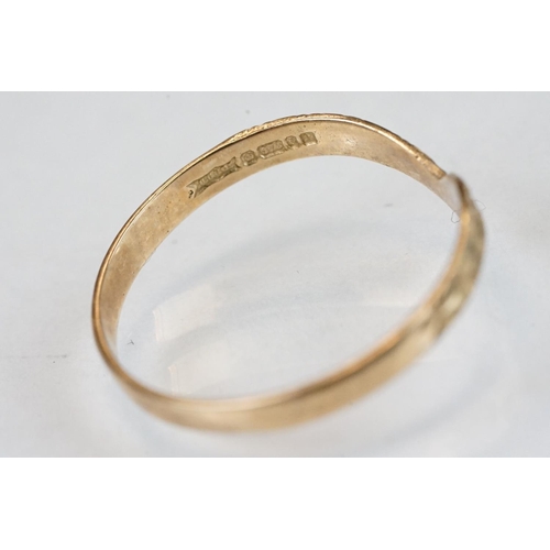 107 - Three 9ct yellow gold dress rings, comprising a diamond three tier cluster ring, ring size P½; a pea... 