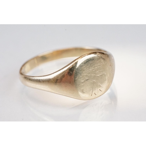 108 - 9ct yellow gold signet ring, rubbed engraving to the head, dimensions of head approx 11mm x 10.5mm, ... 