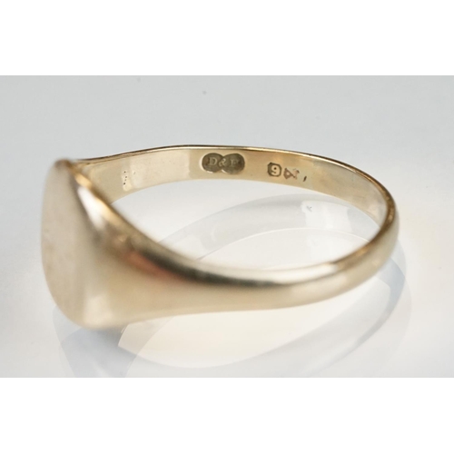 108 - 9ct yellow gold signet ring, rubbed engraving to the head, dimensions of head approx 11mm x 10.5mm, ... 