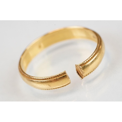 110 - 22ct yellow gold wedding band (af)