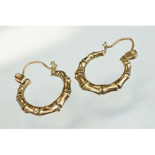 311 - Small collection of 9ct gold jewellery to include earrings and ring together with a pair of yellow m... 