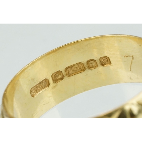 316 - 18ct yellow gold, faceted lozenge decoration in relief, width approx 6mm, ring size M