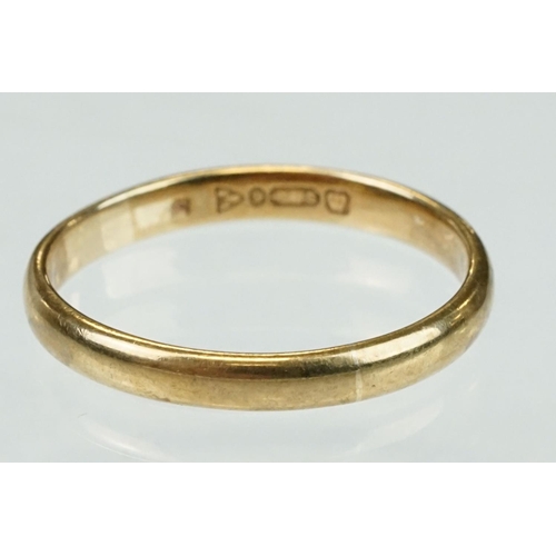 317 - 9ct yellow gold wedding band, Chester 1947, ring size Q½