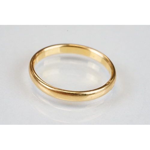 321 - 22ct yellow gold wedding band, width approx 2.5mm, ring size P½