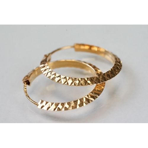 322 - Pair of 18ct yellow gold hoop earrings, textured lozenge decoration, length approx 18mm; together wi... 