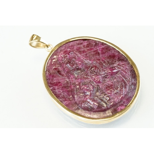 339 - Ruby 9ct yellow gold cameo pendant, the carved ruby depicting Jesus, rubover setting, length approx ... 