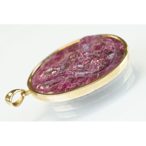 339 - Ruby 9ct yellow gold cameo pendant, the carved ruby depicting Jesus, rubover setting, length approx ... 