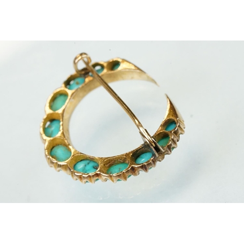 346 - Late Victorian turquoise unmarked gold brooch, graduated cabochon cut turquoise stones, rubover and ... 