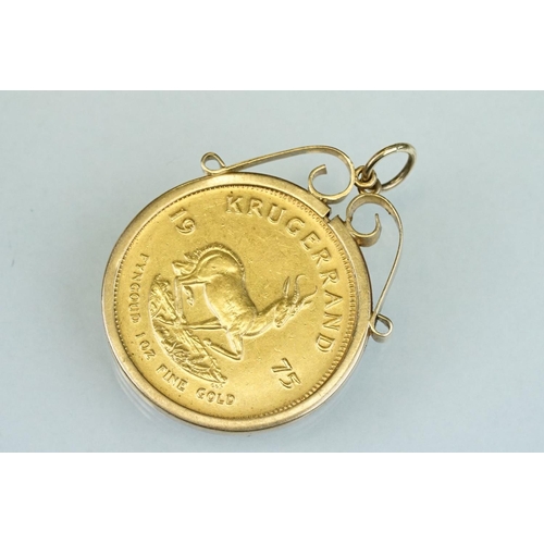 350 - South African full Krugerrand coin, 1975, 9ct yellow gold coin mount