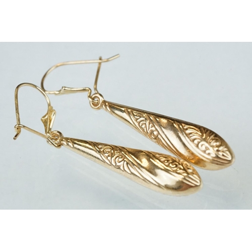 121 - Pair of white yellow and rose metal drop earrings and three pairs of yellow metal drop earrings (4)