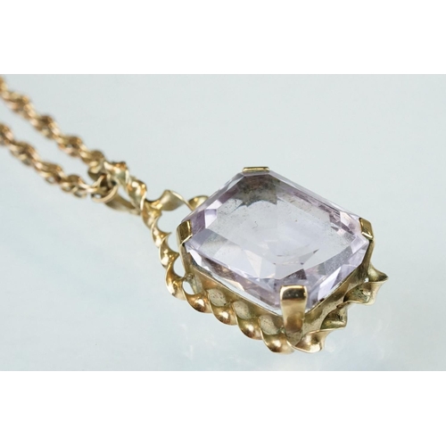 135 - Amethyst 9ct yellow gold pendant necklace, rectangular cut amethyst, measuring approx 17mm x 13mm, c... 