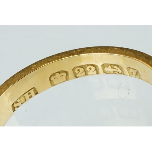 139 - Late Victorian 22ct yellow gold wedding band, hallmarked 1899, width approx 2.5mm, ring size L