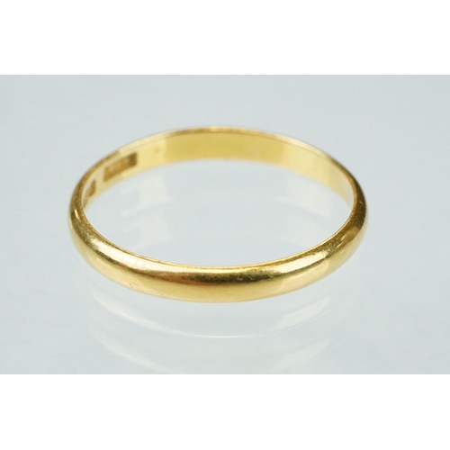 147 - 22ct yellow gold wedding band, plain polished, band width approx 2.5mm, ring size Q½