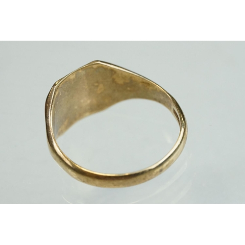 186 - 9ct yellow gold signet ring, plain polished octagonal head, dimensions approx 10.5mm x 9mm, ring siz... 