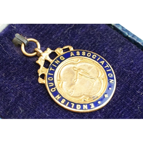 188 - English Quoiting Association enamelled 9ct yellow gold medallion, engraved W.C.W 1928 verso, diamete... 