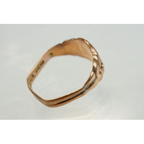 191 - 9ct gold gents wedding band, plain polished, width approx 5.5mm, ring size V; 9ct rose gold signet r... 