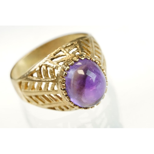 202 - Amethyst 9ct yellow gold ring, the oval cabochon cut amethyst measuring approx 10mm x 8mm, claw coll... 