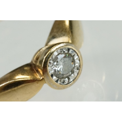 205 - Diamond solitaire 9ct yellow and white gold ring, the round brilliant cut diamond weighing approx 0.... 