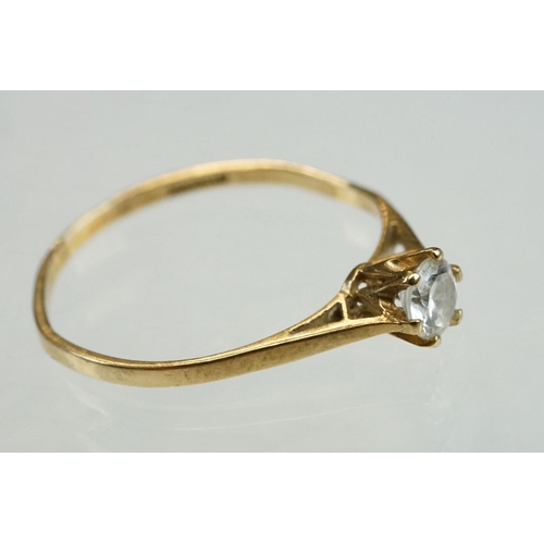 205 - Diamond solitaire 9ct yellow and white gold ring, the round brilliant cut diamond weighing approx 0.... 