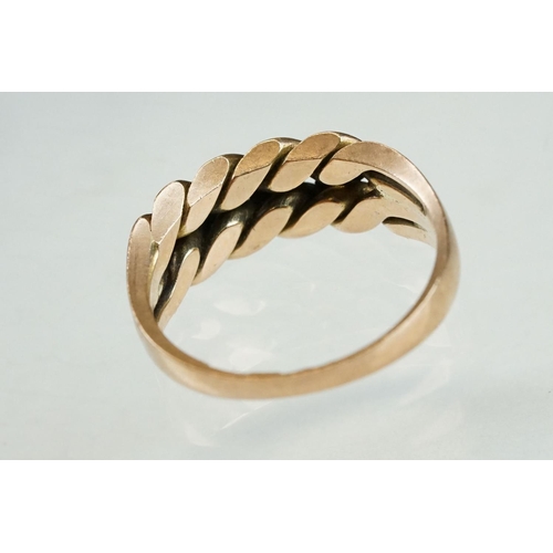 209 - Early 20th century 9ct rose gold keeper style plaited knot ring, tapered shoulders, hallmarked Chest... 