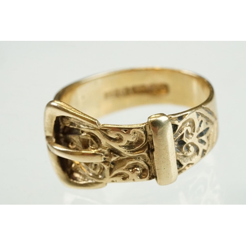 214 - 9ct yellow gold ring modelled as a buckle, width at widest point approx 11mm, ring size O½