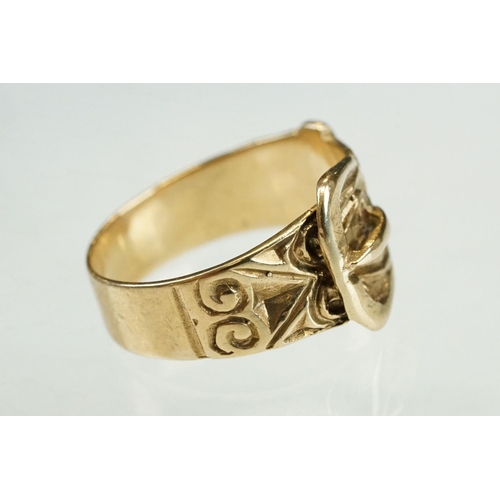 214 - 9ct yellow gold ring modelled as a buckle, width at widest point approx 11mm, ring size O½