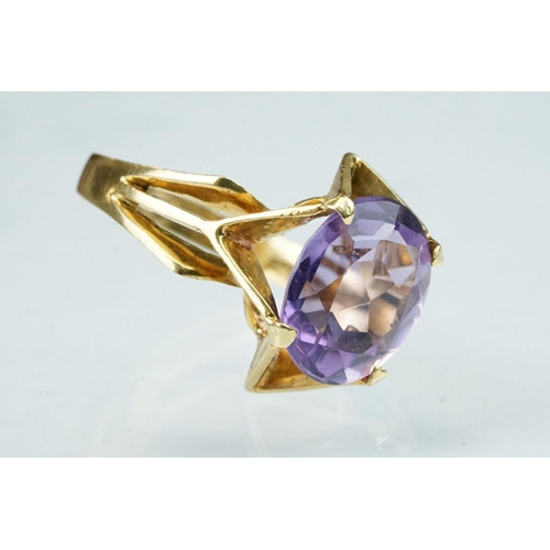 226 - Amethyst 10ct yellow gold ring, the oval mixed cut amethyst measuring approx 12mm x 10mm, claw set, ... 