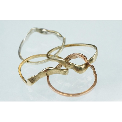 235 - Tri colour 9ct gold interlocking ring, yellow, white and rose gold, knot, style, ring size M½