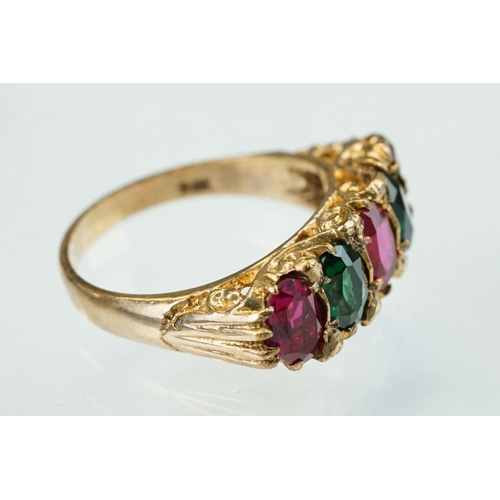 246 - Green tourmaline and synthetic ruby 9ct yellow gold five stone ring, three oval mixed cut synthetic ... 