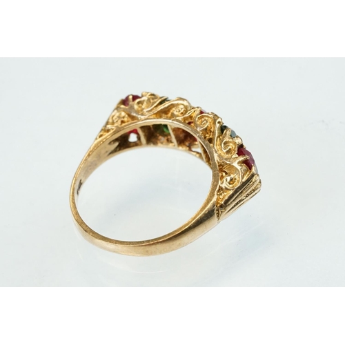 246 - Green tourmaline and synthetic ruby 9ct yellow gold five stone ring, three oval mixed cut synthetic ... 