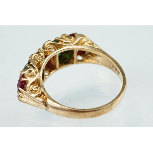 246 - Green tourmaline and synthetic ruby 9ct yellow gold five stone ring, three oval mixed cut synthetic ... 