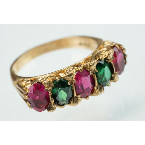 246 - Green tourmaline and synthetic ruby 9ct yellow gold five stone ring, three oval mixed cut synthetic ... 